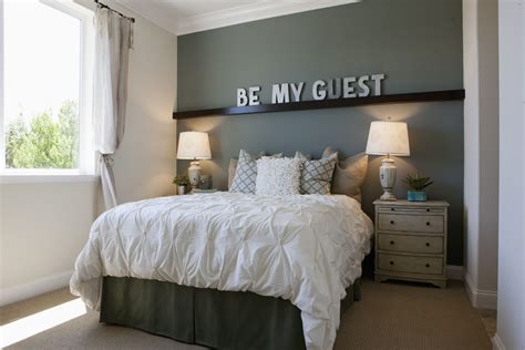 18 Tips To Make Your Guest Room Feel Like Home