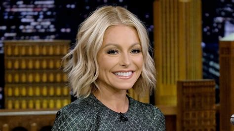 Kelly Ripa Outs Regis Philbins ‘no Talking Rule And Its Ridiculous