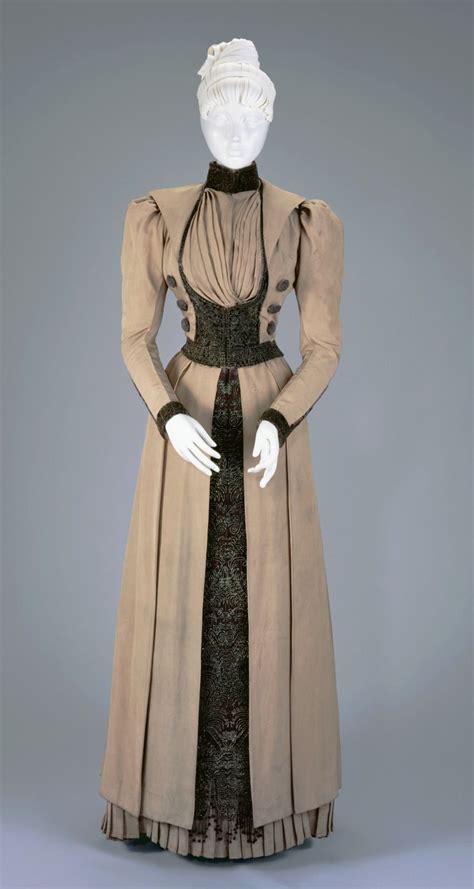 Circa 1890 Victorian Fashion Vintage Outfits Historical Fashion