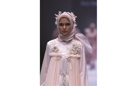 Ria busana official shop adalah toko online resmi dari ria busana yang menyediakan berbagai produk fashion mulai dari pakaian wanita, pakaian pria, pakaian anak pria dan anak wanita serta sandal dan sepatu untuk semua usia. Pesona Busana Muslim di Jakarta Fashion Week 2017