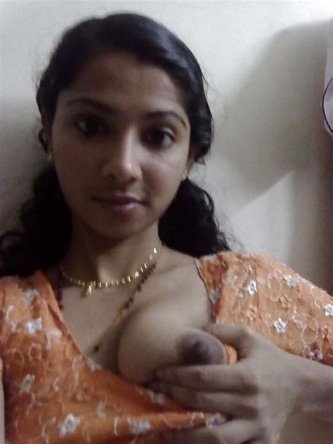 Indian Skinny Girl Showing Her Small Tits 10 Bilder