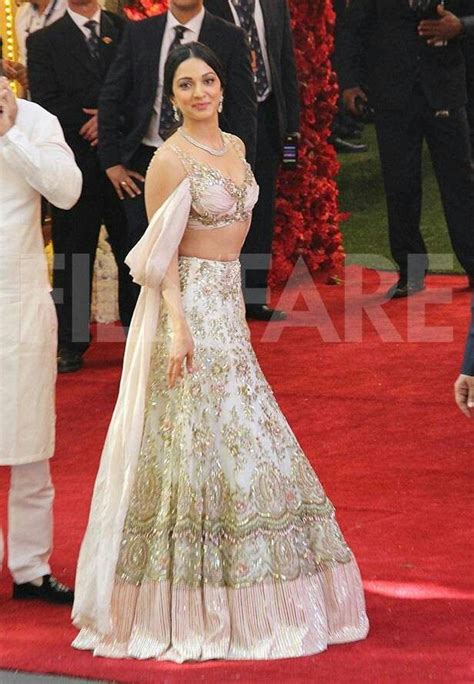 Kiara Advani At Isha Ambani S Wedding Indian Wedding Outfits Bollywood Dress Party Wear