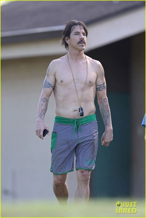 Red Hot Chili Peppers Anthony Kiedis Goes Shirtless In Hawaii Photo