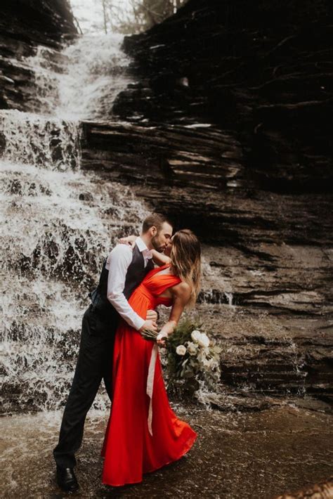 15 Photos To Inspire Your Waterfall Engagement Session Couple Engagement Pictures Engagement