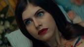 Who Is The Woman In Maroon 5's New Wait Music Video - YouTube
