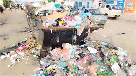 Problema Do Lixo Em Luanda Já Afeta Abastecimento De água Dw 12052021