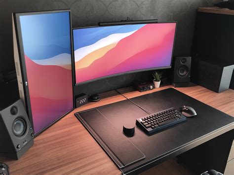 Minimalist Pc Setup In 2021 Dual Monitor Setup Computer Setup Work