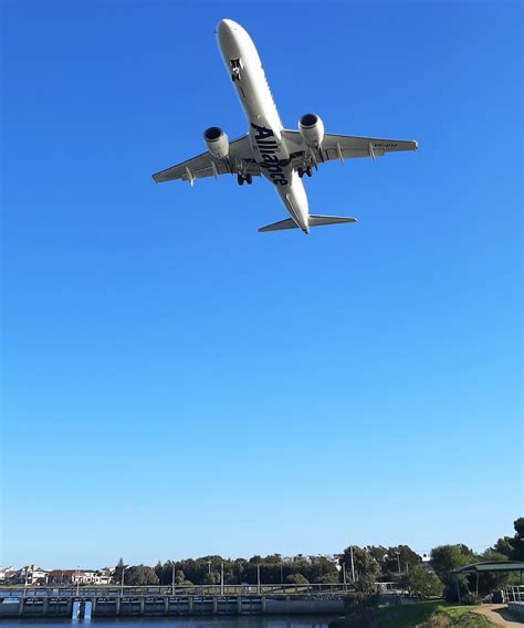 Adelaide Alliance Jet Landing At Adelaide Airport Flickr