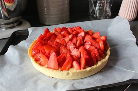 la tarte aux fraises simple et efficace cinnamon and cake