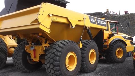 Dumper Compilation Volvo Komatsu Bell Youtube