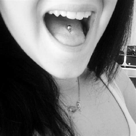 tongue piercing pirsing