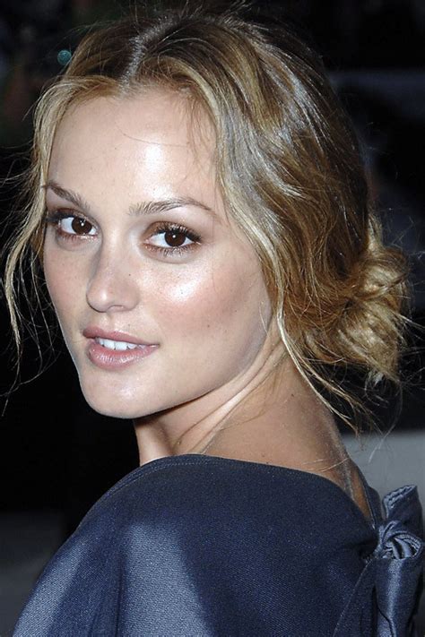 (louis aragon) vieni come sei non indugiare a farti bella. Chignon spettinato simmetrico di Leighton Meester - Trend ...