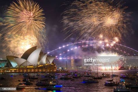 Sydney Fireworks New Years Eve Fotografías E Imágenes De Stock Getty