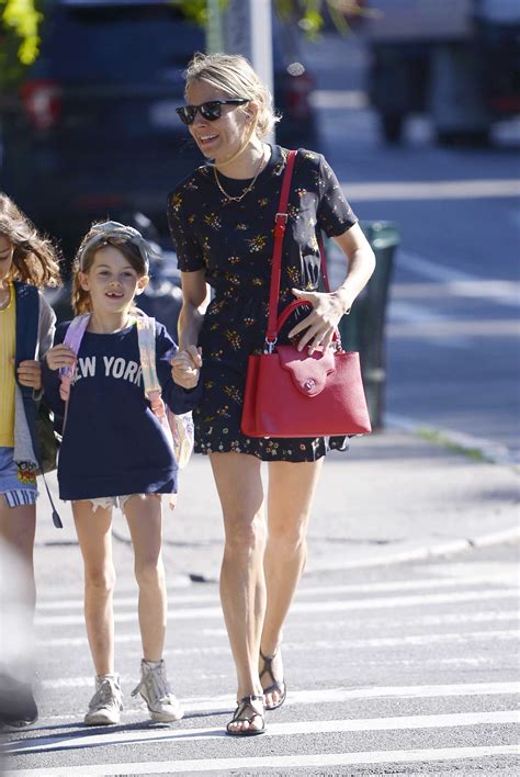 Sienna Miller Was Seen Out With Her Daughter In New York Celeb Donut