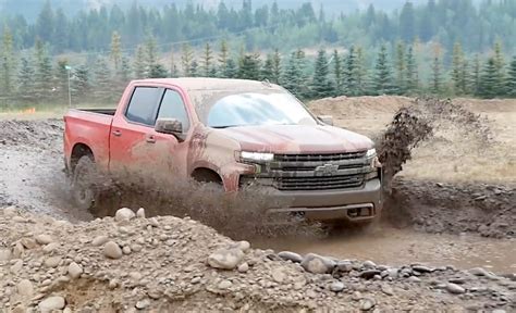 First Mud In The New 2019 Chevy Silverado 1500 Trailboss Video The