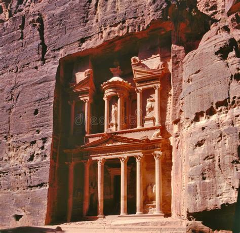 Al Khazneh In Petra Jordan Stock Image Image Of Monastery Culture
