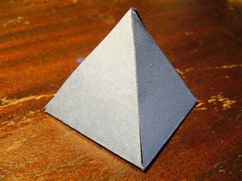 Cómo Hacer Una Pirámide De Cartulina 8 Pasos