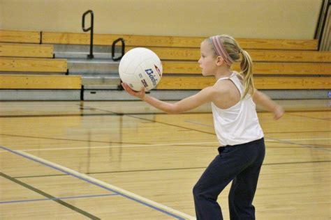 5 Simple Easy Volleyball Drills For Kids To Practice Athleticlift