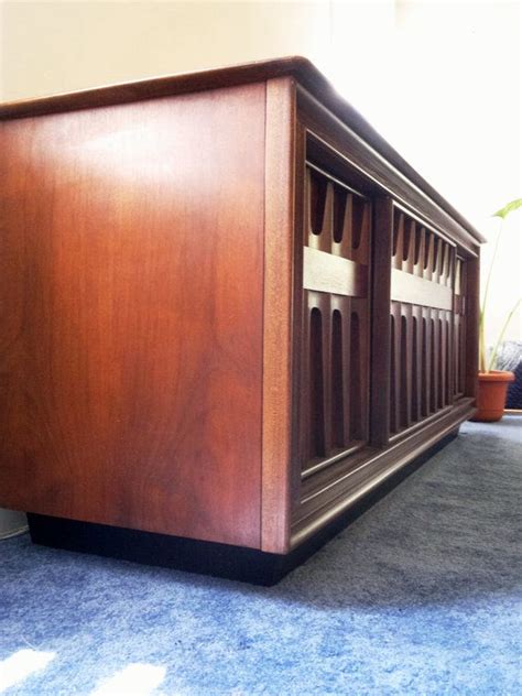 Rca victor record player cabinet. RCA Victor Victrola New Vista 'Finlandia' Stereo AM FM ...