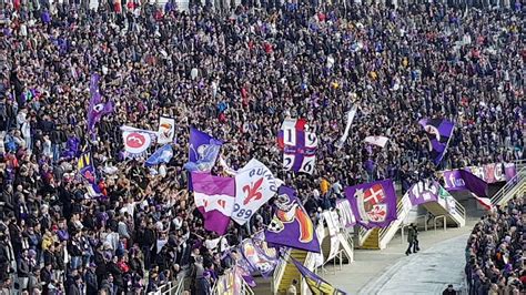 Il capo ultras del milan diventa capo ultras del napoli. 30.12.2017 ACF Fiorentina - AC Milan 1:1 Support Ultras ...
