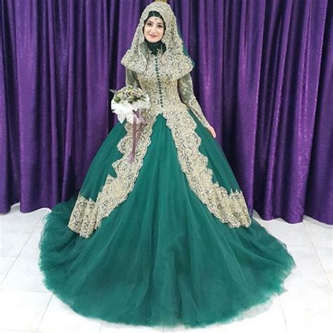 Muslim Ball Gown Wedding Dress Turkish Islamic Women Bridal Gown Gold Applique Hijab Dubai Abaya