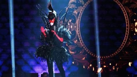 The Masked Singer 5 Black Swan Sings Kings Of Leon Use Somebody Youtube