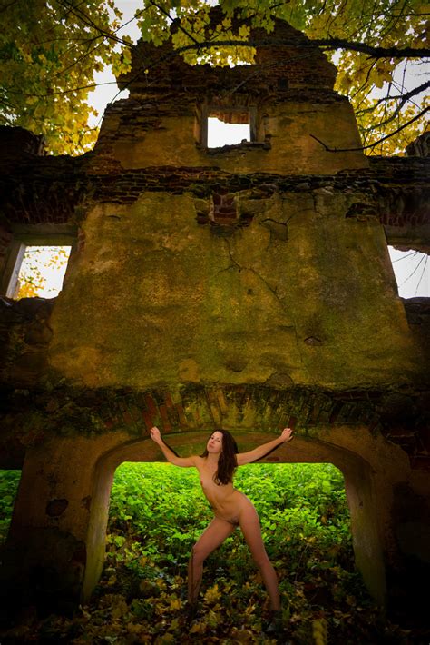 Crazy Naked Girl Destroying Car Free Full Hd Photo Bonnyart Com
