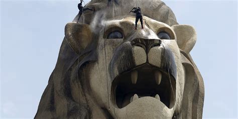 16 Of The Worlds Most Incredibly Huge Statues Business Insider