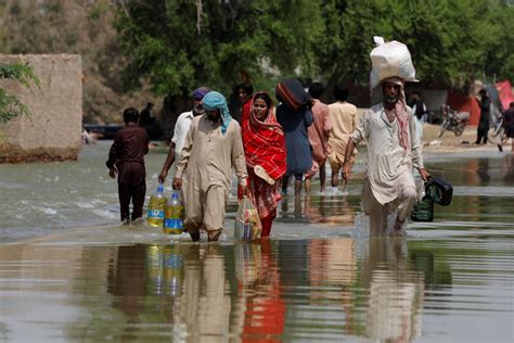 Pakistan Tries To Avert Lake Overflow Amid Floods Un Warns Of More Misery