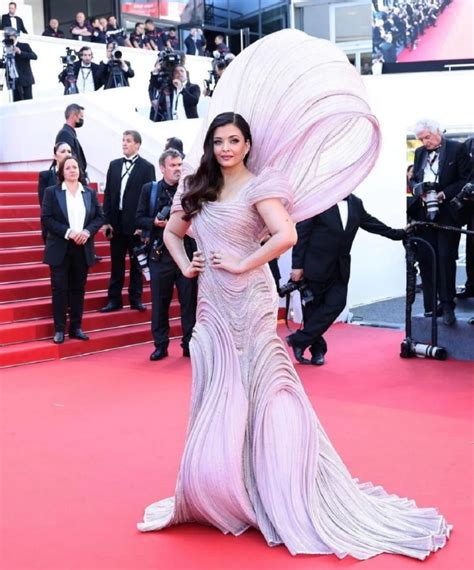 Aishwarya Rais Cannes 2022 Photos Gets All The Attention