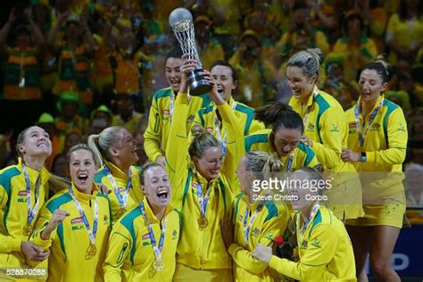 Laura Geitz Of Australia Holds Up The World Cup Trophy After Winning News Photo Getty Images