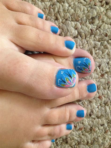 While trendy nail art that suit all occasions are gel, acrylic, neon, shellac and chevron designs, simple, classic designs such as ladybug and flower themes suit all skin tones. 21 Wedding Toe Nail Art Designs | Nail Design Ideaz