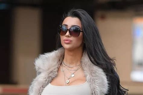 Chloe Khan Exposes Major Underboob In Tiny Top That Struggles To