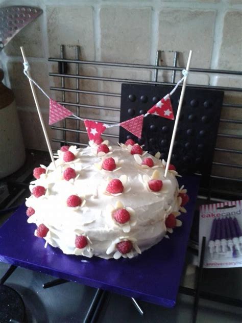 Add the chocolate chips and mash everythin gin with a wooden spoon. White chocolate + raspberry cake (lorraine Pascale) and ...