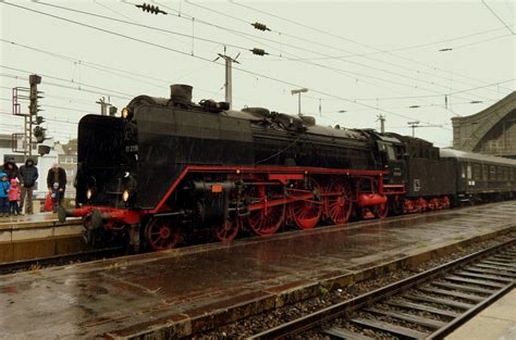 This is where the world meets. Die nach dem Brand im Eisenbahnmuseum Nürnberg wieder ...