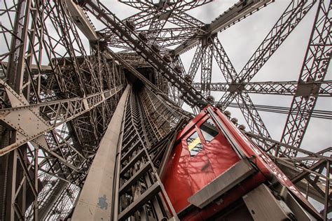 Desde 3824 apartamentos/pisos a 3975 estudios. The Eiffel Tower Lift Architecture - Free photo on Pixabay
