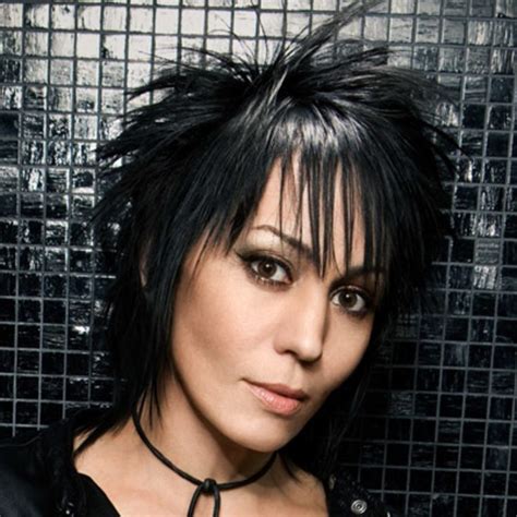 As Frontwoman For The Runaways Joan Jett Became A Female Pioneer In