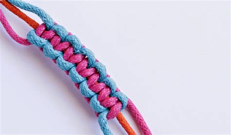 Totally Tutorials Tutorial How To Make A Square Knot