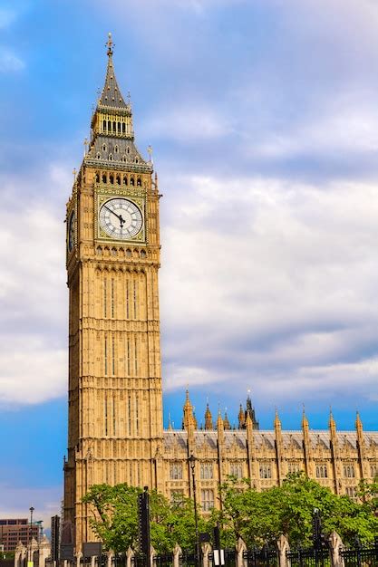 영국 런던의 빅 벤 시계탑 프리미엄 사진