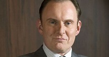 Robert Glenister 'breaks down' onstage during West End performance ...