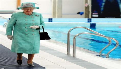 Paradise Papers Leaks Show Us Commerce Chief Queen Elizabeths