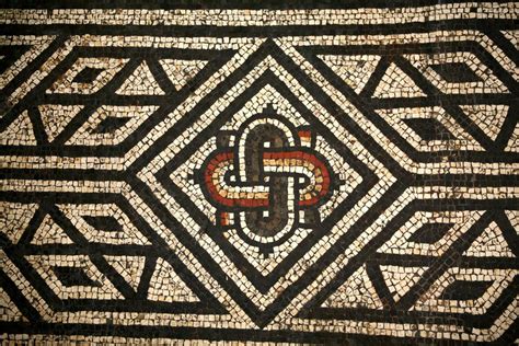 The final project will take us through all the steps needed to create a complete design of a roman floor as found in the roman villa sileen. Roman Mosaics on AboutBritain.com