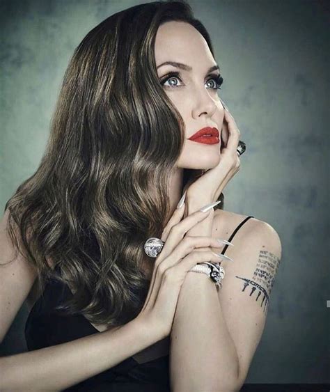 Pin By Pinnerist On Celebrities Angelina Jolie Photos Angelina Jolie