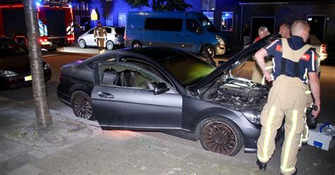 De video is gemaakt op maandag 7 september 2020 vanuit de htm gtl8 3070. Man op heterdaad betrapt terwijl hij dure Mercedes in ...