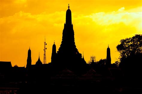 Wat Arun The Temple Of Dawn Silhouette 6191307 Stock Photo At Vecteezy