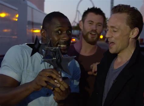 Chris Hemsworth And Idris Elba Crash Tom Hiddlestons Speech Chris