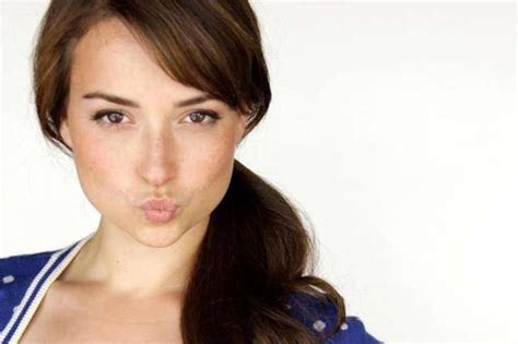 79 Best Milana Vayntrub Images By Apocalypse 666 On Pinterest Smukke