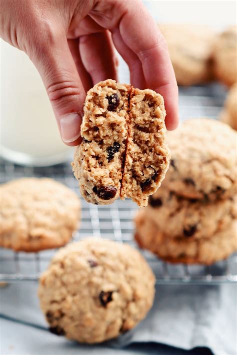 Chewy oatmeal raisin cookies!organic mom in the kitchen. thick and chewy oatmeal raisin cookies | cait's plate