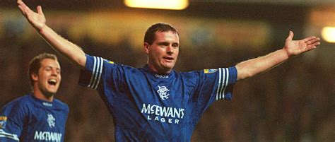 Antes de que paul gascoigne marcara uno de los mejores goles de la historia de inglaterra, su número estaba marcado en la tablilla de los cambios. Paul Gascoigne - Rangers Football Club, Official Website