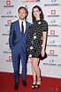 Anne Hathaway con su marido Adam Shulman en The Los Angeles Fine Art ...